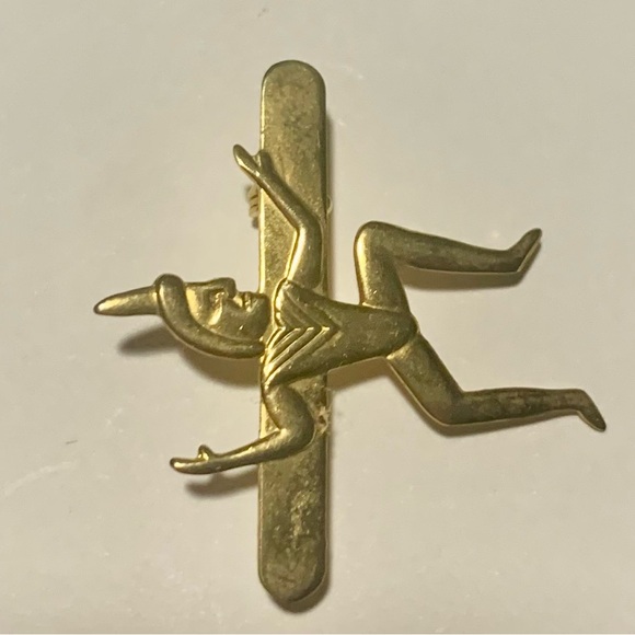 Gold Girl Guides Brownies Sprite Pin Badge 80s Vintage Metal Uniform Pin - Picture 4 of 7